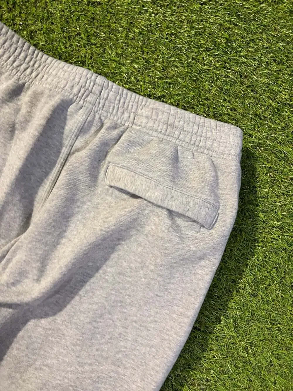 Nike Men's Club Fleece Tapered Jogger Sweatpants Heather Grey